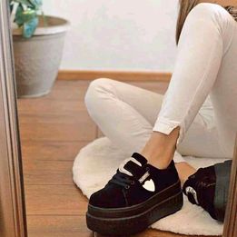 Zapatilla Hebilla Negra